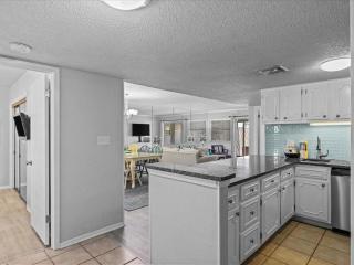 Holiday Surf and Racquet Unit 2A - 5