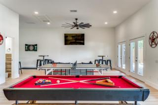 6 BDRM Wine Country Compound on 2 Acres! Pool/HotTub & Club House - Johnson City - 8