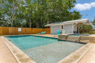 6 BDRM Wine Country Compound on 2 Acres! Pool/HotTub & Club House - Johnson City - 6