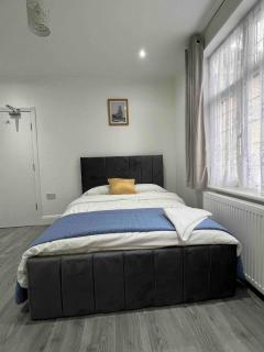 Inviting 2-Bed Apartment in Ilford - Ilford - 3