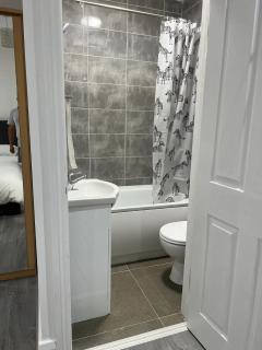 Inviting 2-Bed Apartment in Ilford - Ilford - 2