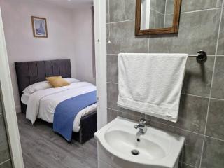 Inviting 2-Bed Apartment in Ilford - Ilford - 6