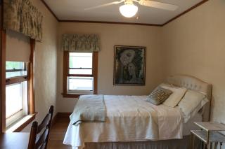 Historic Home with Outdoor Hot Tub Near Downtown in Public Transportation Hub - Chicago - 2