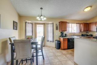 Less Than 1 Mi to Camelback Ranch Phoenix Home with Pool - Phoenix - 4
