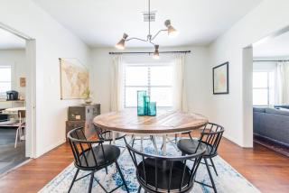 Classy 1927 Uptown Tudor 4 min to Magnolia - 6