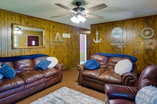 Pet-Friendly Cartwright Home with Private Backyard! - - 5