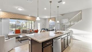 5 Bed 4 Bath Townhouse with Pool townhouse - Davenport - 2