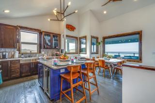 Oceanfront Home with Hot Tub, Sauna, 8 Mi to Newport - South Beach - 4