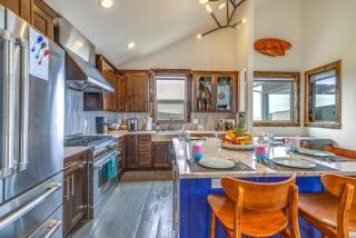 Oceanfront Home with Hot Tub, Sauna, 8 Mi to Newport - 3