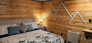 The Whispering Elms Motel - Baker - 2