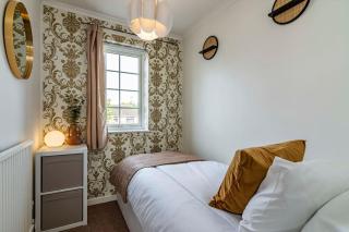 Cosy Home - Contractors Welcome - Garden & Free Parking - 8