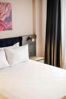 THE ROYALS HOTEL - 1