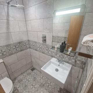 Lenox Bed and Breakfast - Hale - 6