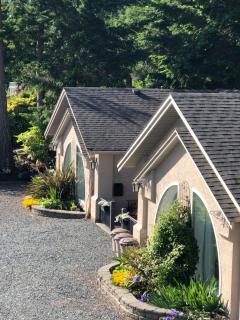 Qualicum Breeze Beach Resort - 0