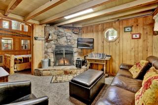 Moonridge R n R- Cozy Single Level Central Chalet Home - 7