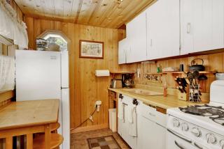 Moonridge R n R- Cozy Single Level Central Chalet Home - 6