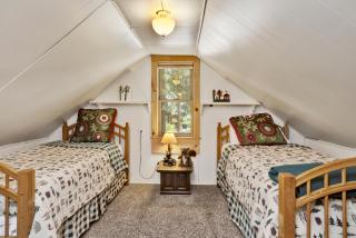 Moonridge R n R- Cozy Single Level Central Chalet Home - 2