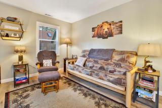 Beary Cozy Cabin- Hot Tub- Walk To Lake - 9