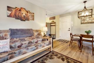Beary Cozy Cabin- Hot Tub- Walk To Lake - 8