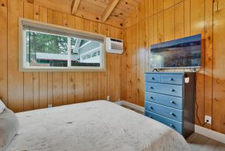 Sweet Retreat 1- Cozy Relaxing Resort Cabin - 2