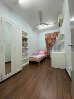 Family friendly multiple Parking 3bedroom apartment - Seri Kembangan - 6