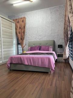 Family friendly multiple Parking 3bedroom apartment - 4