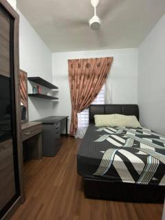 Family friendly multiple Parking 3bedroom apartment - Seri Kembangan - 3