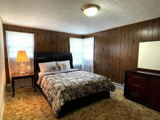Entire Home in Buffalo - 6 Guests 3 Bedroom 1 Bath - Convenient Location - 25min to Niagara Falls - Buffalo - 7