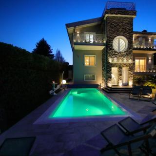 BELLAVISTA EXCLUSIVE B&B in zona centrale con piscina riscaldata-Jacuzzi vista lago LA COLAZIONE viene servita in una pasticceria esclusiva in centro-vicina alla struttura-animali di piccola taglia ammessi su richiesta - 4