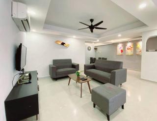 Modern Stylish Double Storey 5Room 9Pax @Icon city - 0