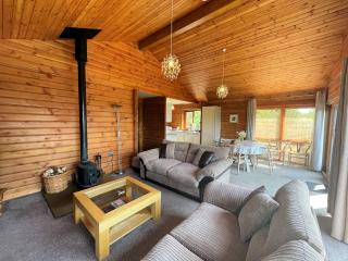 Beautiful 2BR Beach Lodge Set In Stunning Gardens - Pass the Keys - 9