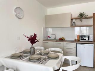 Caramel Comforts with Sea View in Stinjan only 300 m from the Beach, free parking - Pula - 9