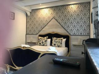 Hôtel Bien-Être Aux Cyprès de Marquay - 1