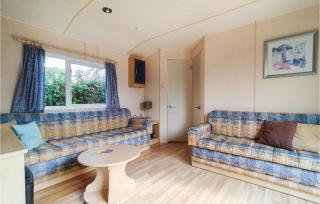 2 Bedroom Lovely Home In Retranchement - Retranchement - 7