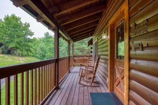 ER66 - Lil' Bit of Heaven - Great location, Close to all the action! cabin - 7