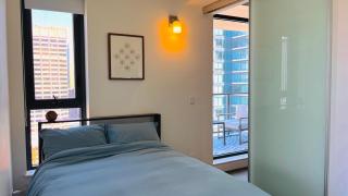 LUXURY Downtown Sunset Getaway - Your Home Away From Home - Fully Stocked Kitchen, Gym, Balcony, FREE PARKING - 8