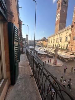 Verona Luxury Flats , Piazza Erbe with balcony on main square - Verona - 0