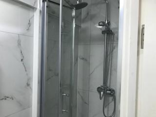 Ensuite With Kitchen Ext Large Room With Balcony in Zone 2 - Londra - 4