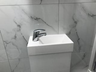 Ensuite With Kitchen Ext Large Room With Balcony in Zone 2 - Londra - 2