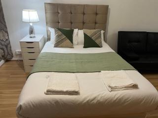 Ensuite With Kitchen Ext Large Room With Balcony in Zone 2 - Londra - 9