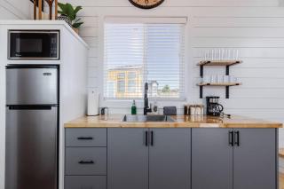 Tiny Home paradise with hottub - Apple Valley - 7