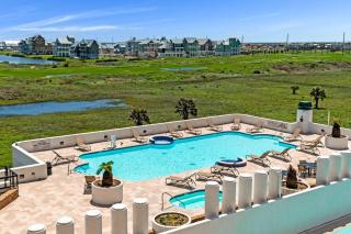 Ocean View, Massage Chair, Adjustable Bed, Slot Machine, Pin Ball - Port Aransas - 3