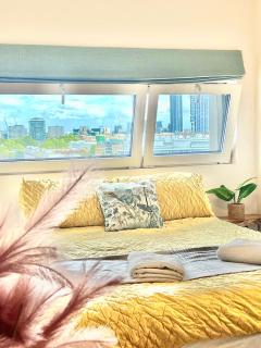 Central London skyline view highest floor service apartment - London - 5