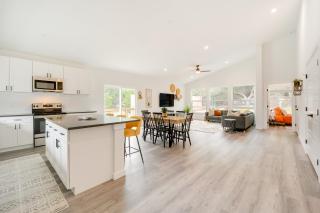 Canyon Lake Oasis Backyard and Wraparound Deck! - 2