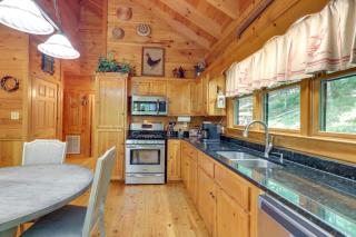 Ellijay Cabin with Deck and Hot Tub! - Ellijay - 4