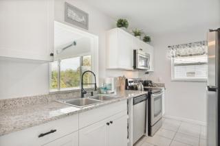 Port Charlotte Home with Sunroom, Grill and Fire Pit! - Port Charlotte - 1