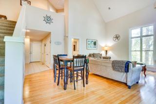 Double Springs Cabin Stay with Deck and Shared Dock! - - 4