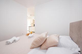 Lota - Deluxe studio apartment from Noa's Garden - Bibinje - 9