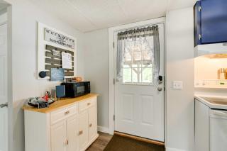 Chic and Central Apartment about 6 Mi to Sebec Lake! - 7