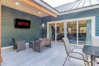 Luxe Mt. Rainier Lodge w/ Hot Tub-AC-Game Room - 5